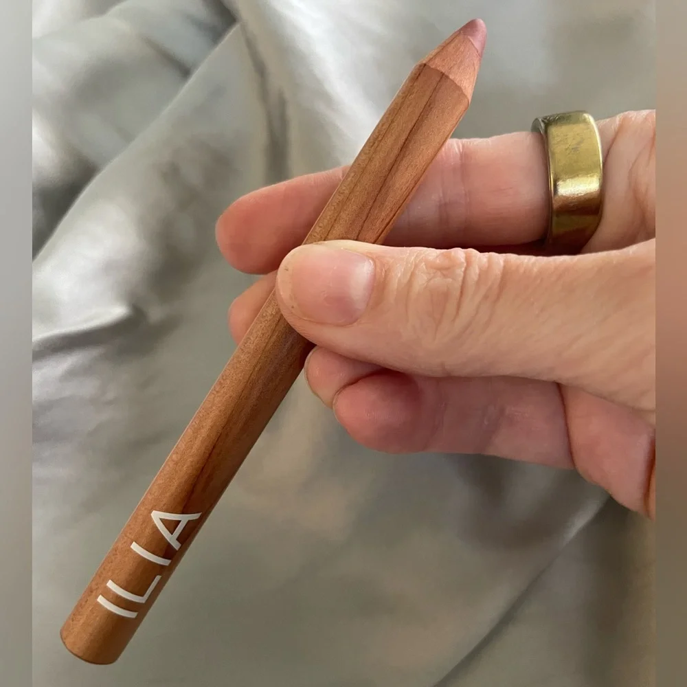 ILIA Hydrating Lip Crayon - Banquette - Picture 4 of 5